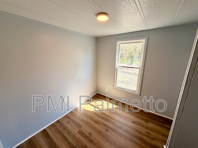 Building Photo - 3911 Persimmon St