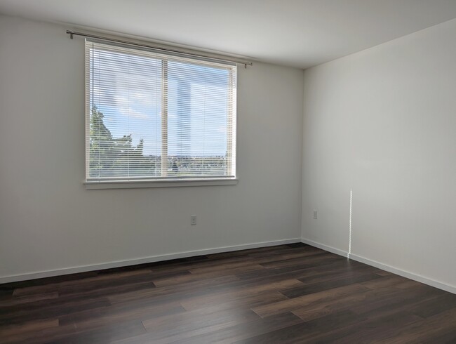 Building Photo - 425 23rd Ave S