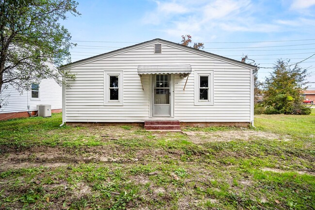 Building Photo - AVAILABLE AND READY FOR QUICK MOVE-IN CUTE...