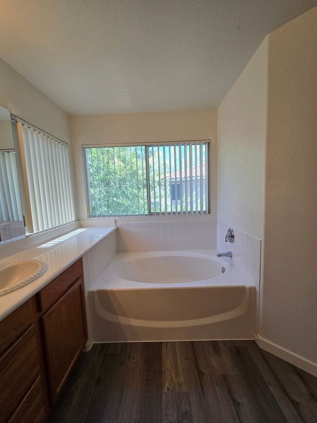 Building Photo - A Fabulous 3 Bedroom Home in Seven Hills