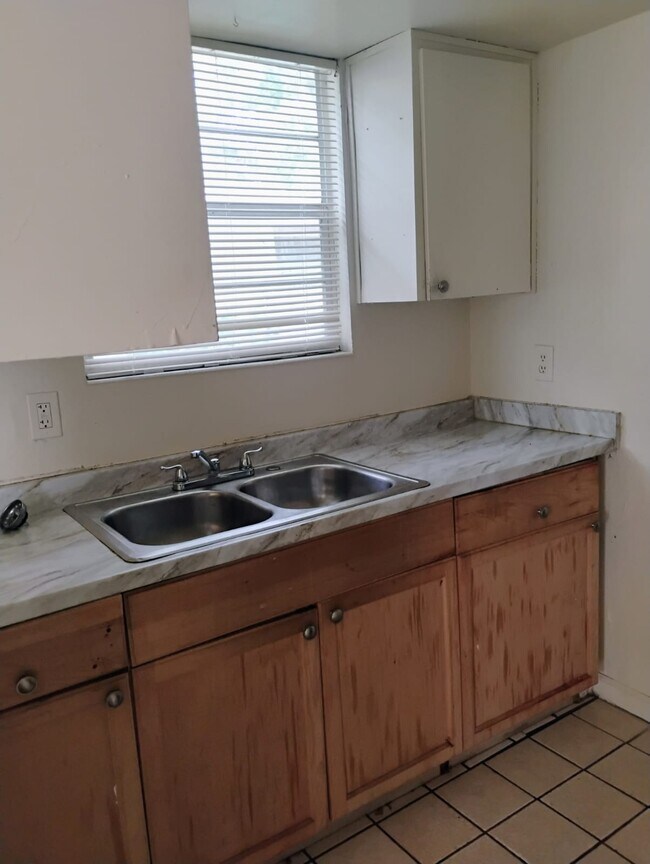 Building Photo - 538 State St