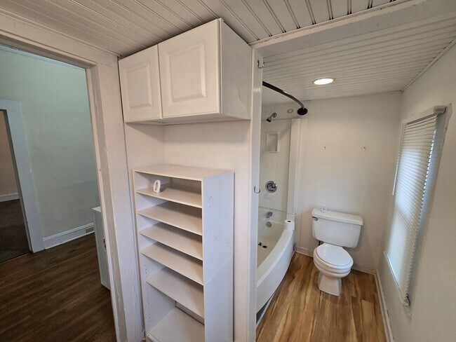 Building Photo - Charming 1920s Bungalow Steps from Downtown Mebane!