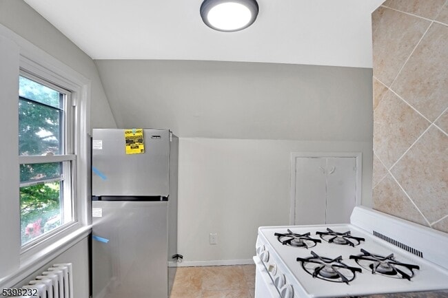 Building Photo - 706 Chestnut St