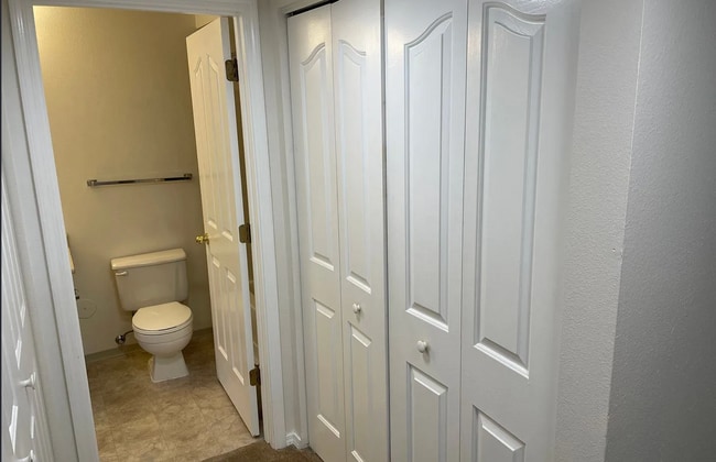 Building Photo - Private End-Unit Condo in Southeast Boise ...