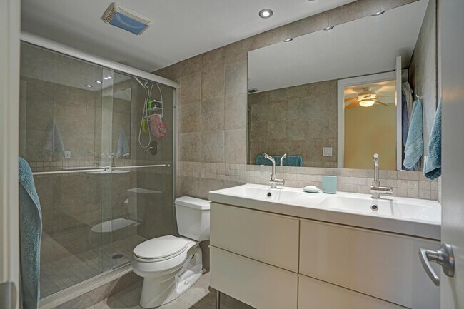 Building Photo - 1831 Sabal Palm Dr