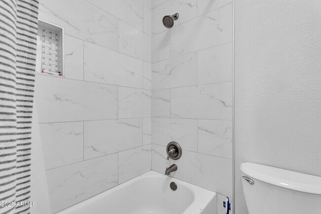 Building Photo - 1510 E Commerce Ave