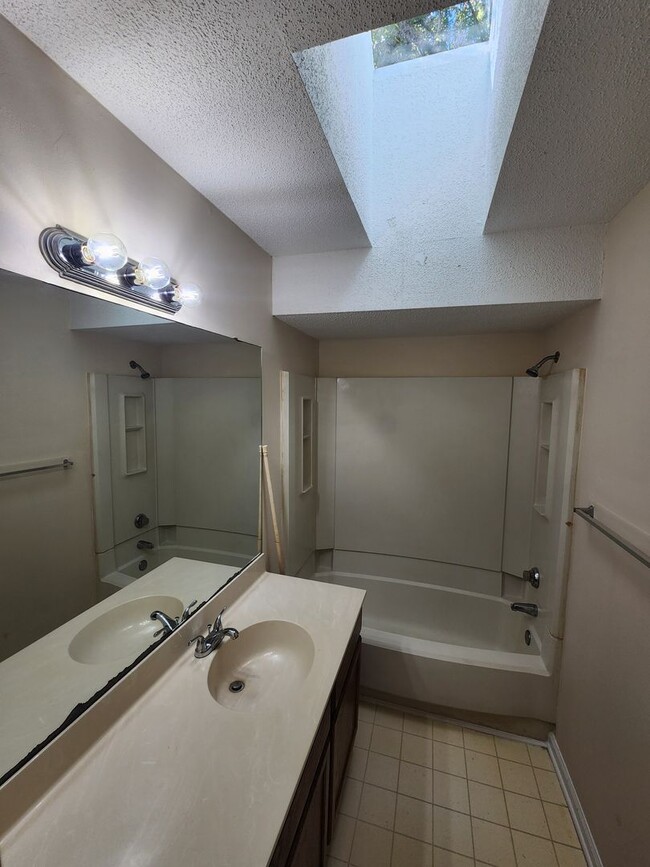 Building Photo - Durham / 2BR Woodcroft Condo AVAIL