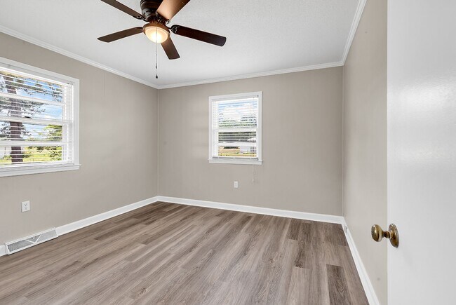 Building Photo - 1354 Rogers Rd