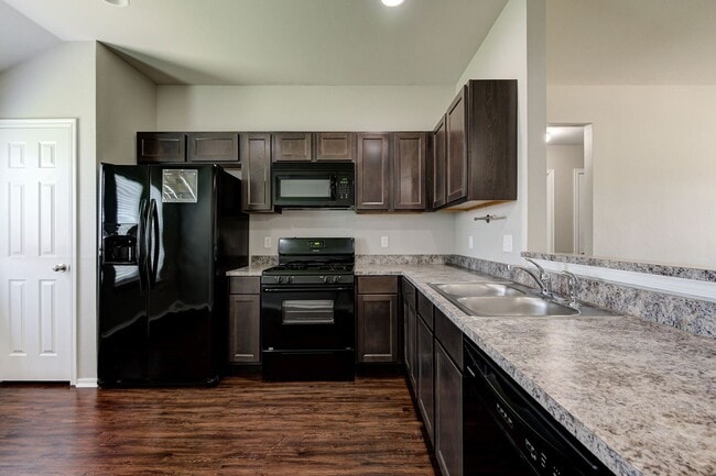 Building Photo - Gorgeous 3 Bed 2 Bath in Moore/SE OKC