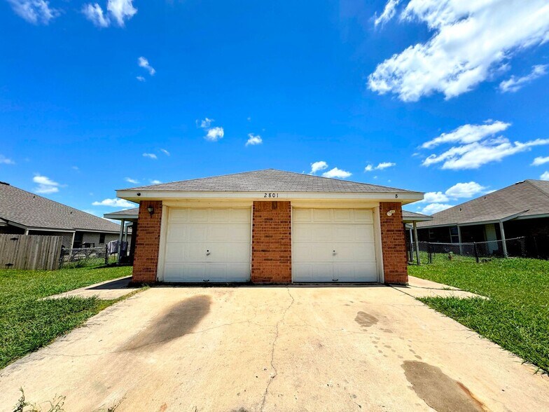 Primary Photo - 2801 Alma Dr