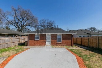 Building Photo - 302 Neill Ave