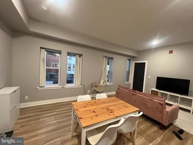 Building Photo - 323 S 51st St