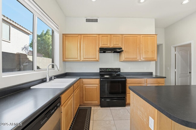 Building Photo - 7180 W Trails Dr