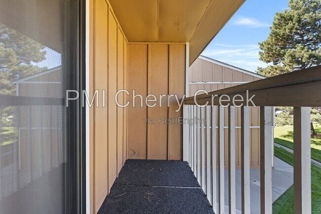 Building Photo - 554 Vance St