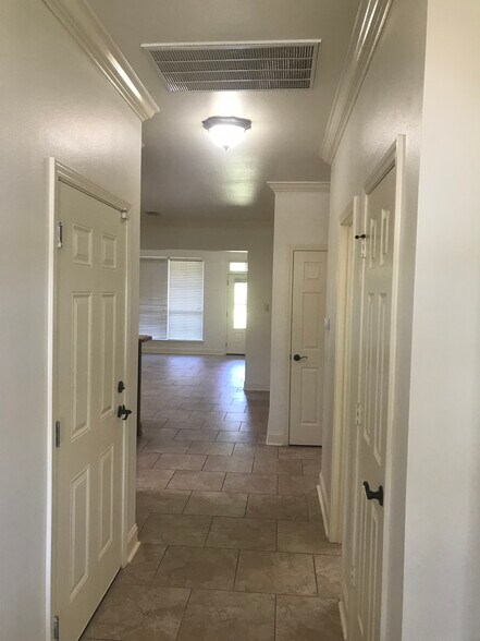 Entry Way - 37150 Woodgate Ave