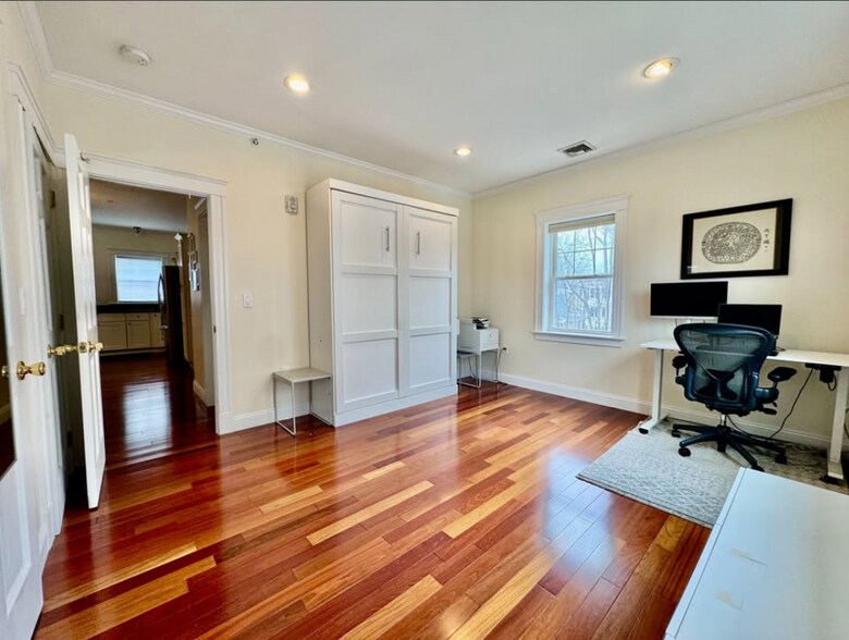 Building Photo - 15 Millmont St