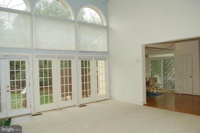 Building Photo - A rare opportunity to experience spacious, sophisticated living in a premier location.