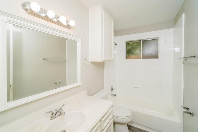 Building Photo - 10430 Rustic Gate Rd