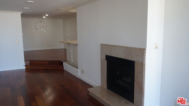 Primary Photo - 137 S Palm Dr