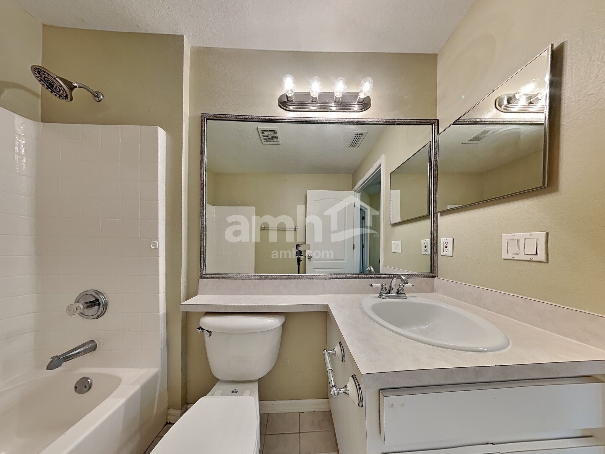 Building Photo - 10431 Blackmore Dr