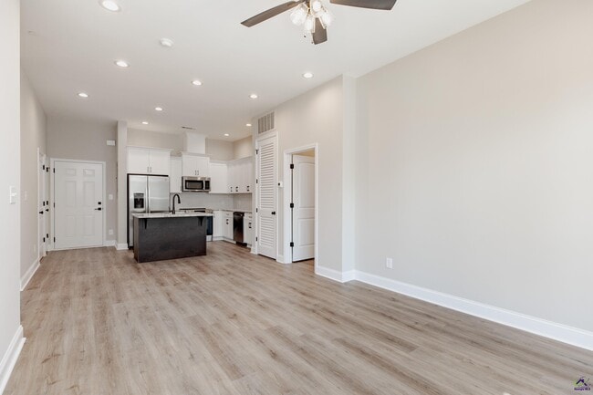 Building Photo - 1013 Northside Dr