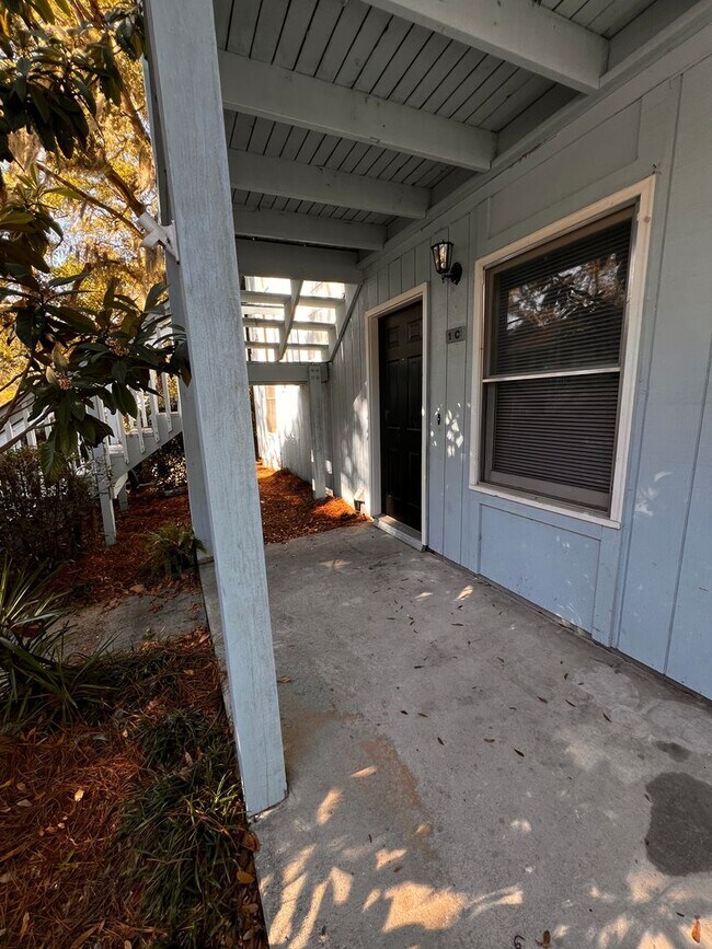 Building Photo - Charming 2-Bedroom Rental on Ladies Island