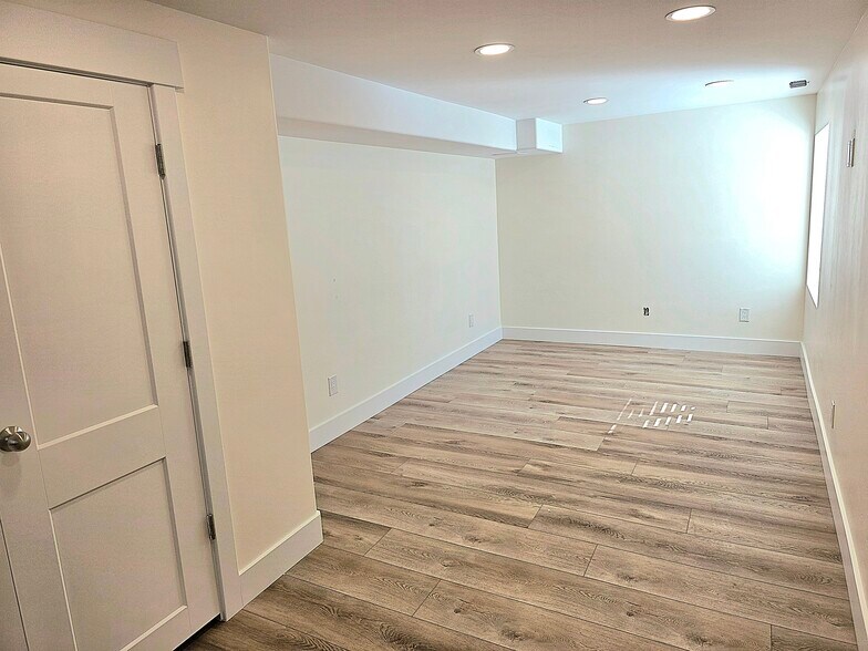 Building Photo - 10454 S Golden Willow Dr