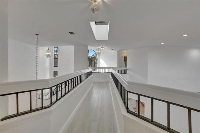 Building Photo - 23392 Mirabella Cir S