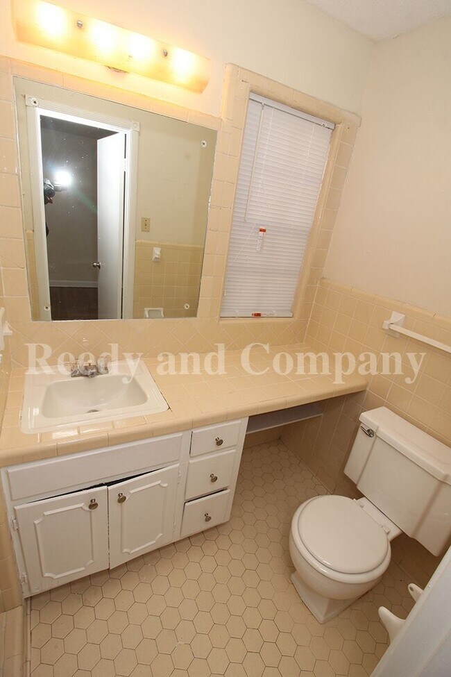 Building Photo - 5072 Cresser St