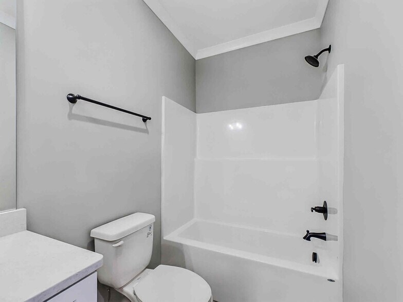 Building Photo - 285 Piper Glen
