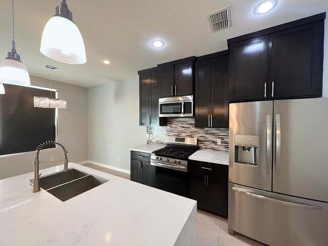 Building Photo - 7926 Elka Lp