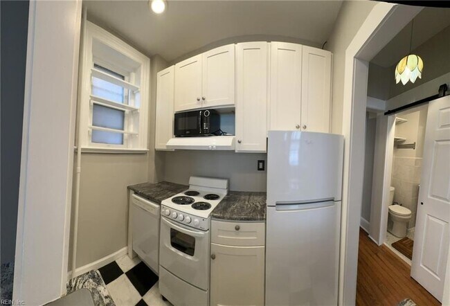 Building Photo - 416 Pembroke Ave
