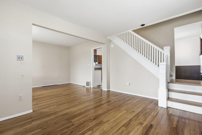 Building Photo - 314 W Muir Ave