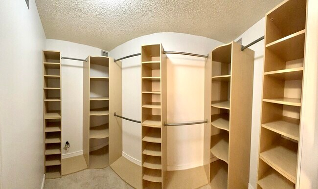 Building Photo - 1501 Marina Isle Way