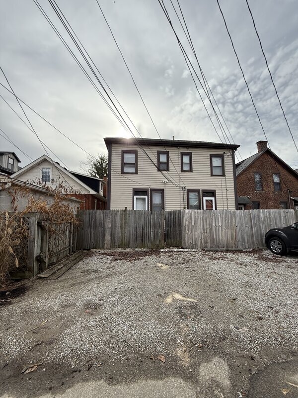 Building Photo - 458 E Sycamore St