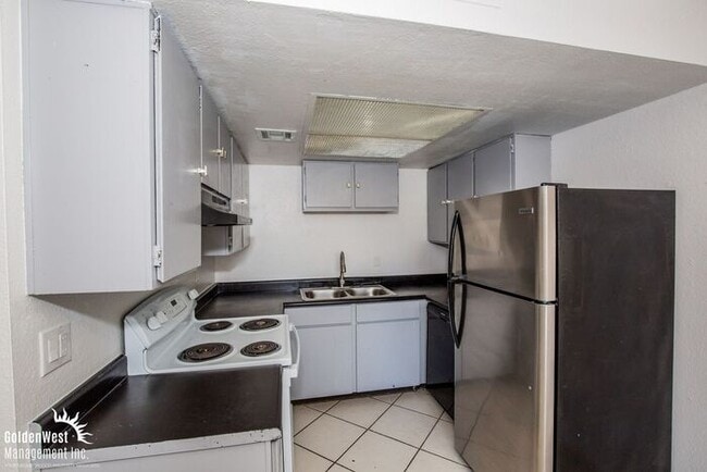 Building Photo - Cozy 2Bdm 2Ba Apartment near UNLV - MI Spe...