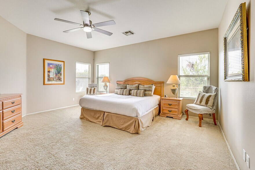 Building Photo - 9443 E Whitewing Dr