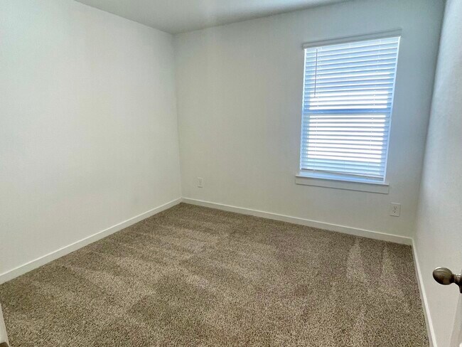 Building Photo - 31710 Carlisle Cv Ct