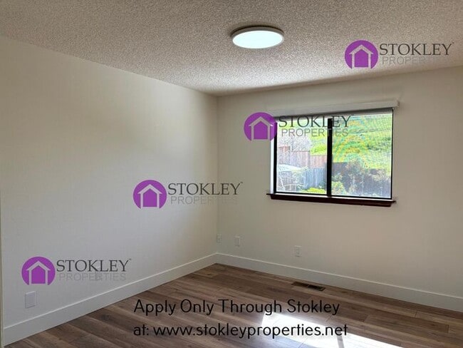 Building Photo - 1105 Rock Creek Way