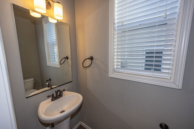 Building Photo - Three bedroom townhouse in Orchards.  - Built in 2016 - AC