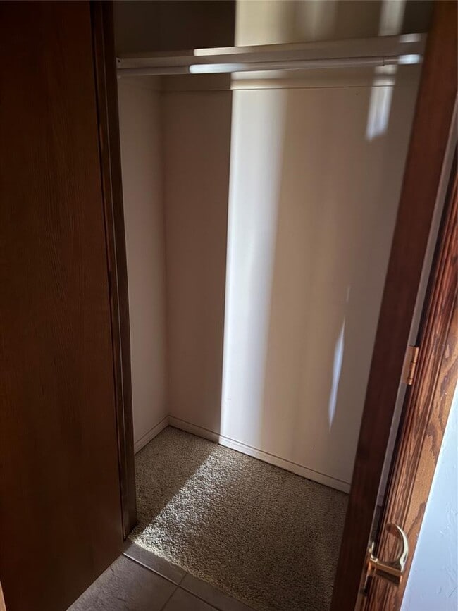 Building Photo - 9220 Roadrunner Ave