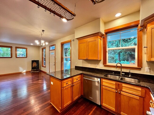 Building Photo - Beautiful 4 Bedroom Bainbridge Home Close ...