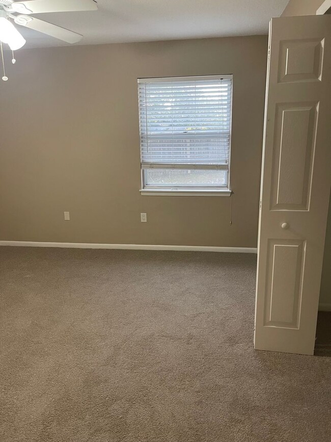 Building Photo - 3bed/2bath Single Family Home