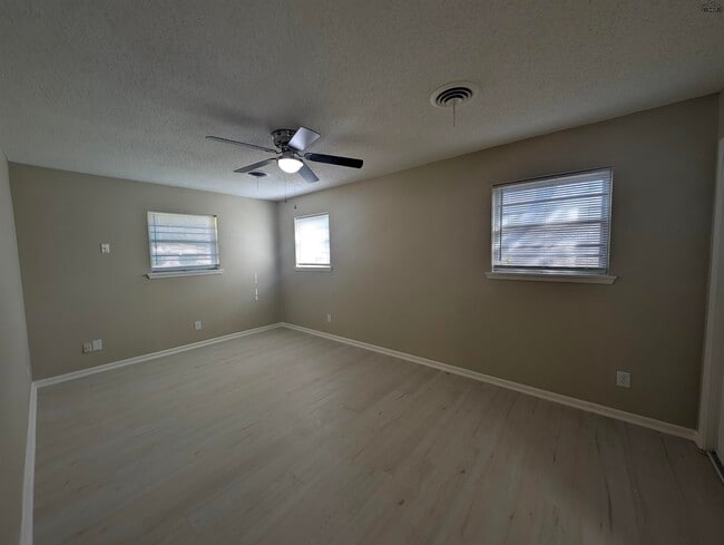 Building Photo - 3907 Peggy Dr