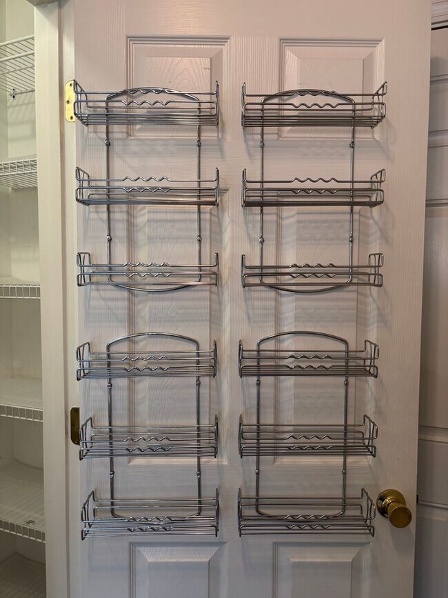 Building Photo - AVAILABLE NOW- LOW MAINTENANCE, MOVE-IN READY PATIO HOME IN NE COLUMBIA!!