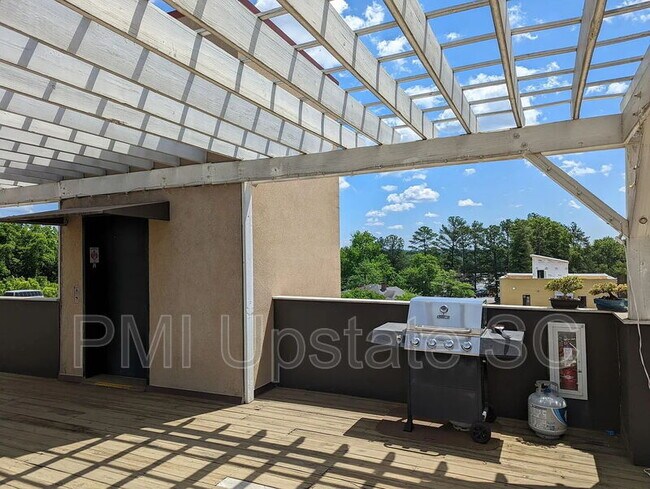 Building Photo - 301 Augusta St