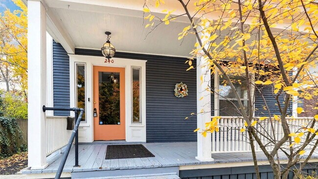 Building Photo - 240 Calkins Ave SE