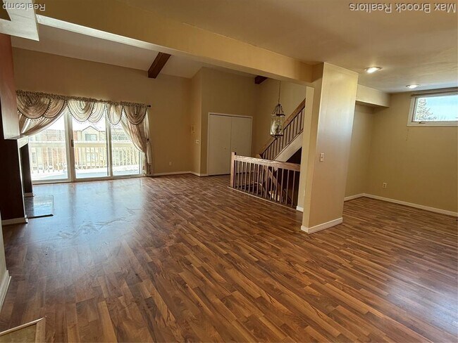 Building Photo - 6670 Maple Lakes Dr