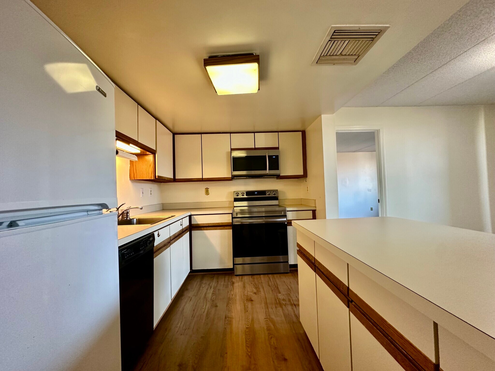 Building Photo - 85 Brainerd Rd