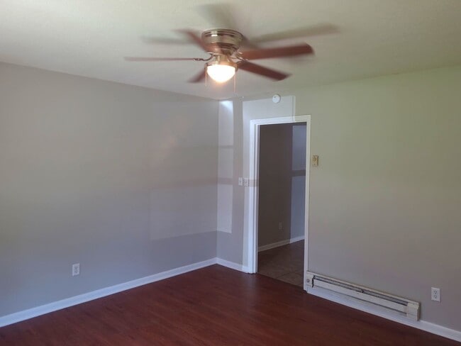 Building Photo - 2BR/1BA Duplex in Brainerd! Vouchers Accepted!